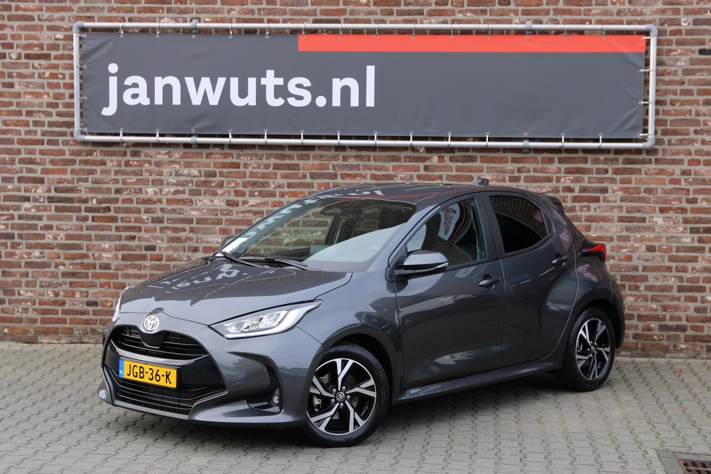 Toyota Yaris - 1.5 Hybrid Dynamic + stoel- en stuurverwarming - AutoWereld.nl