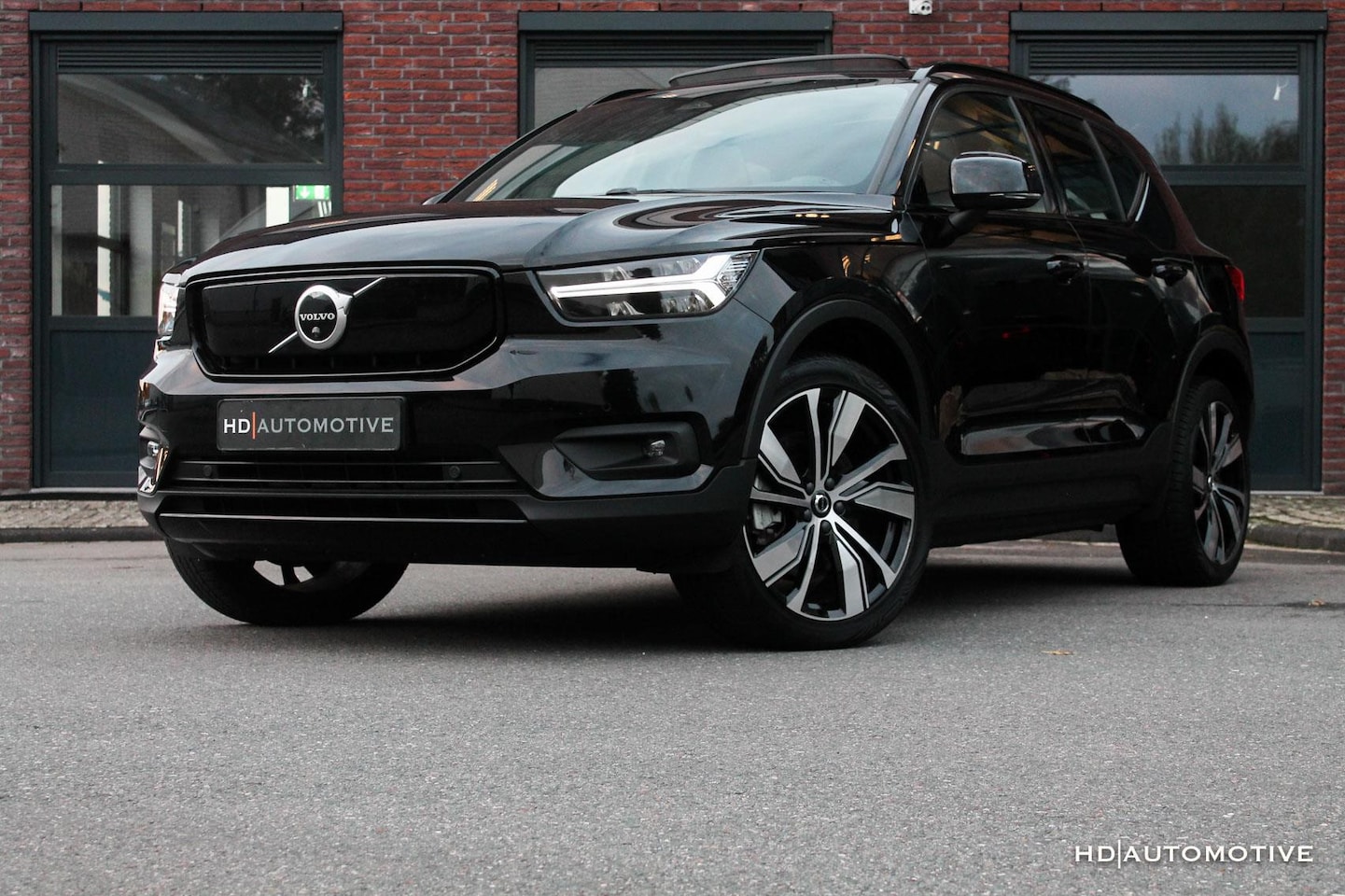 Volvo XC40 - Recharge P8 AWD R-Design PANO|H/K|360CAM - AutoWereld.nl
