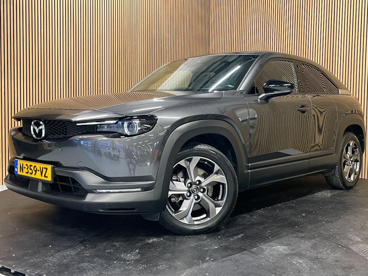 Mazda MX-30 - E-SkyActiv 145 First Edition 36 kWh|FULL OPTION|PANO|LEDER|ACC|HUD|360+V+A CAMERA|CARPLAY| - AutoWereld.nl