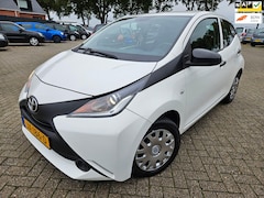 Toyota Aygo - 1.0 VVT-i x-now 5 Drs 2016. Airco/Elektrische ramen/CV op afstand etc.. APK 10-2026