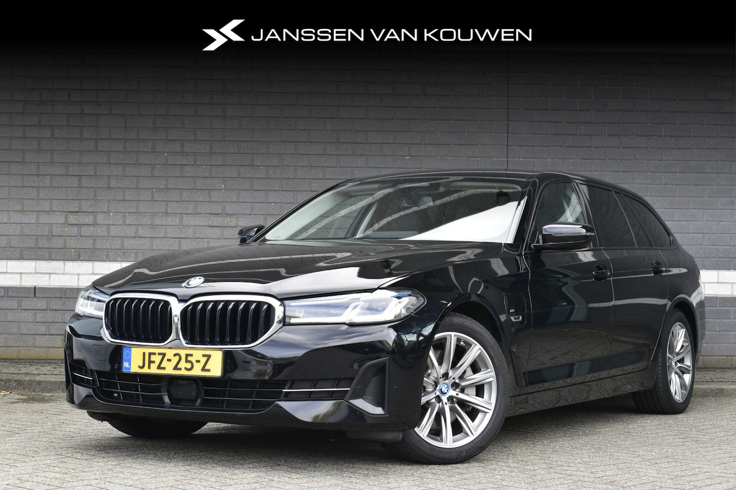 BMW 5-serie Touring - 530e Business Edition Plus / Head-Up / Laser / Trekhaak / Stoelverwarming / Driving Assist - AutoWereld.nl