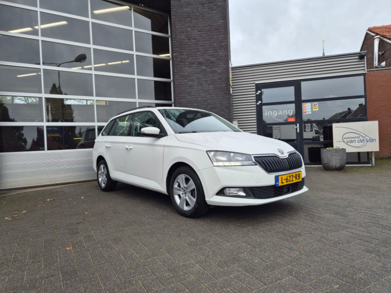 Skoda Fabia Combi - 1.0 TSI Ambition 1.0 TSI 95pk Ambition, airco, cruise control, afneembare trekhaak, navi, PDC, - AutoWereld.nl