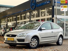 Ford Focus - 1.4-16V Airco Cruise Lage KM Topstaat Nieuwe APK