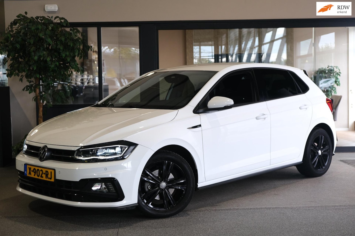 Volkswagen Polo - 1.0 TSI R-line DSG Black Virtual Apple Carplay Pdc Stoelverwarming - AutoWereld.nl