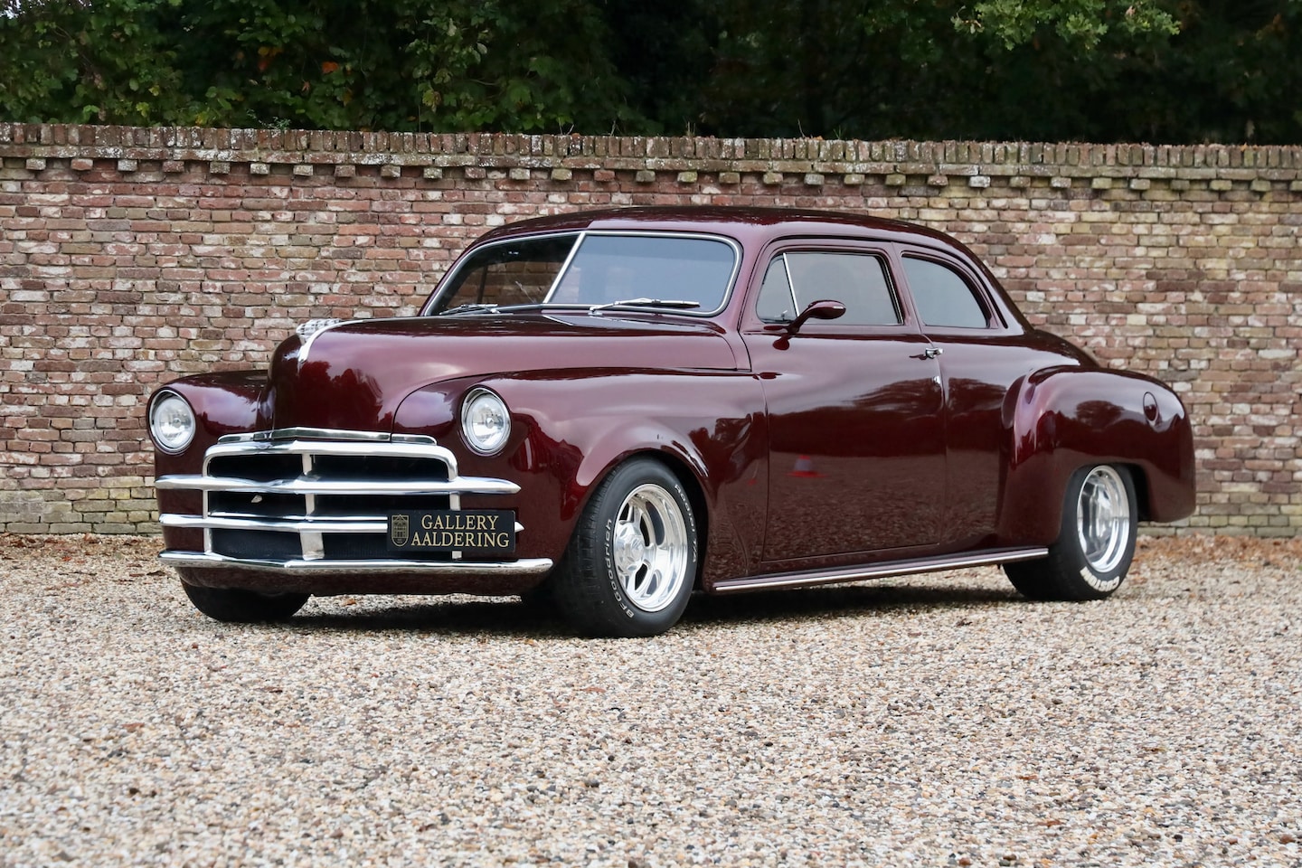 Plymouth De Luxe - Special Deluxe "Streetmachine" Completely rebuilt with the “Naked Engine Bay” philosophy, - AutoWereld.nl
