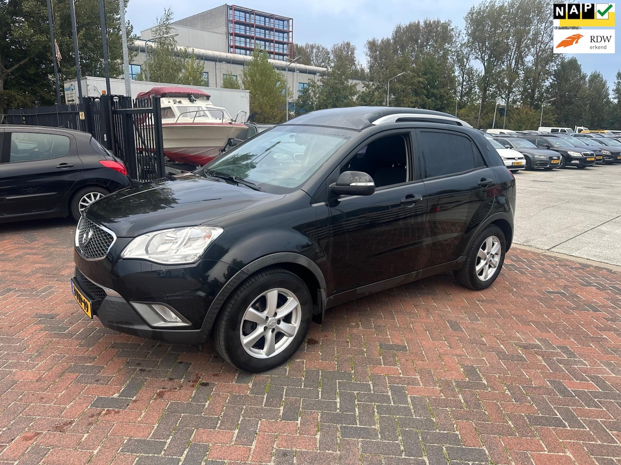 SsangYong Korando - 2.0 XDI Sapphire HR Airco! Zwart! 160DKM NAP! 2012 - AutoWereld.nl