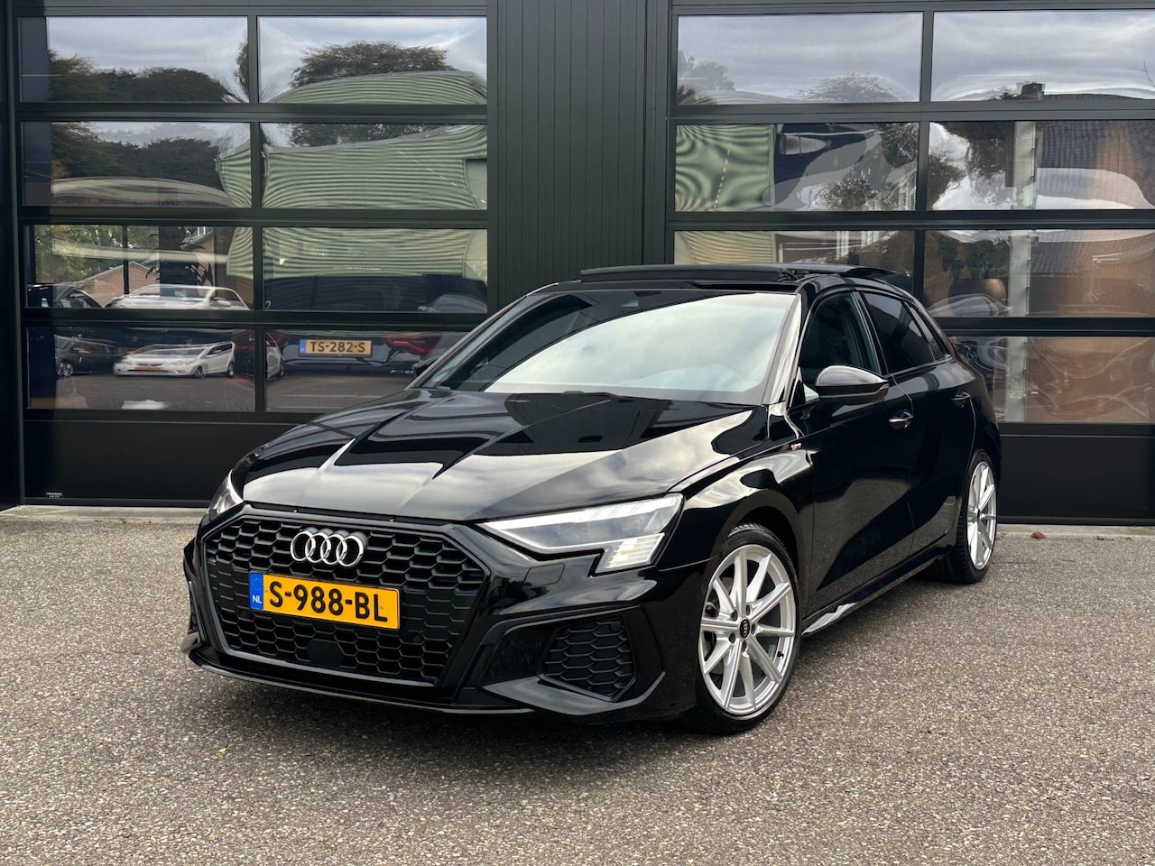 Audi A3 Sportback - 30 TFSI 3x S-Line Pano Bang&Olufsen Matrix - AutoWereld.nl