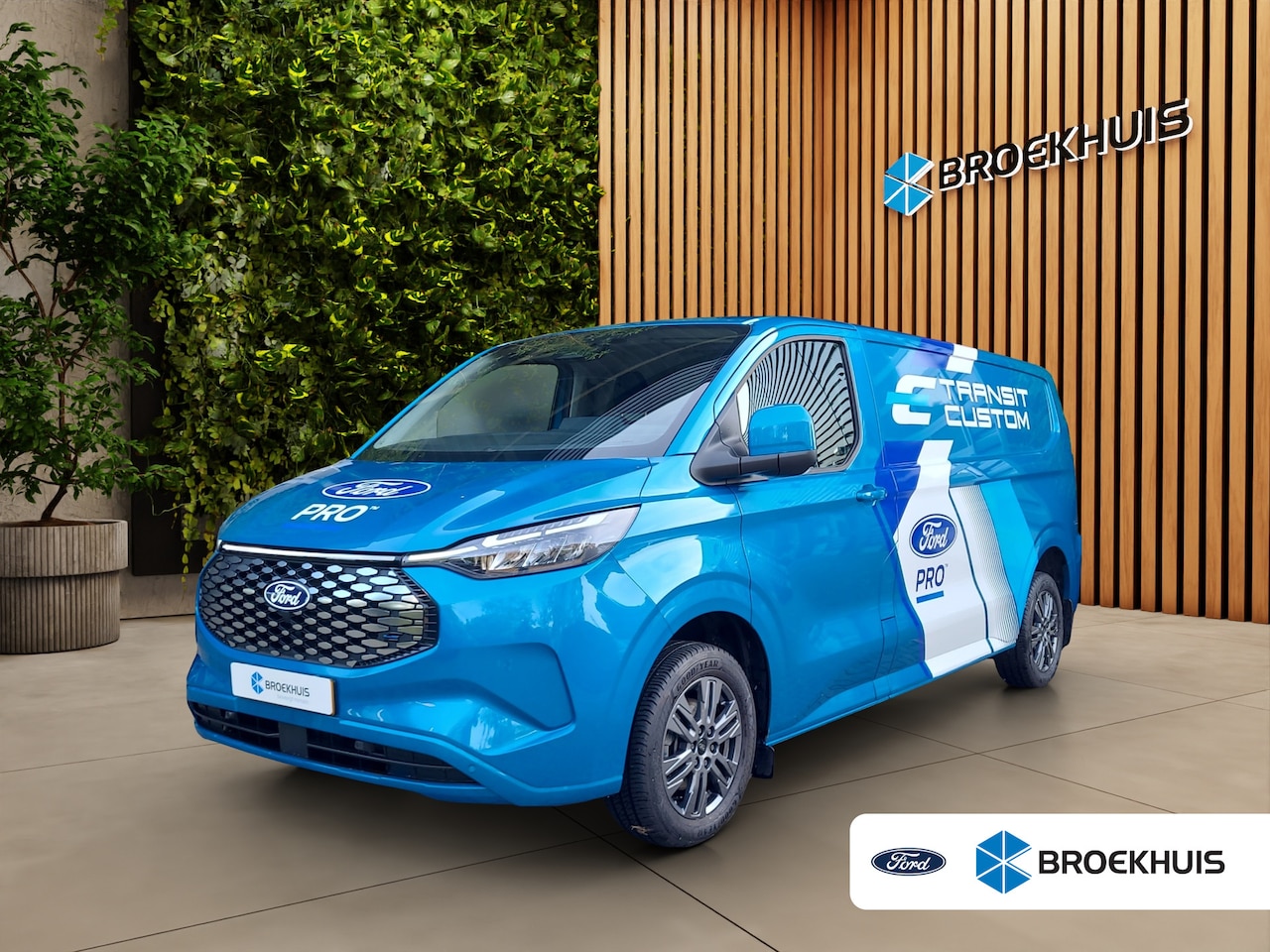 Ford Transit Custom - E-Transit 340 L2H1 Limited 65 kWh | Camera | Adaptive Cruise | Stuur/stoelverwarming | Key - AutoWereld.nl