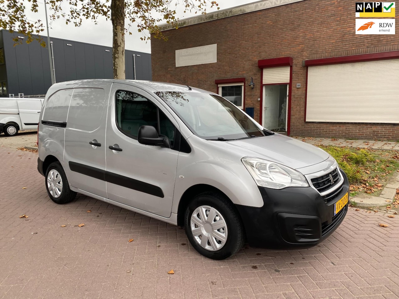 Peugeot Partner - 120 1.6 HDi * 143.751 KM NAP * Airco * 1e Eigenaar * 2016 * Euro5 * APK 31-5-2026 * Elek r - AutoWereld.nl