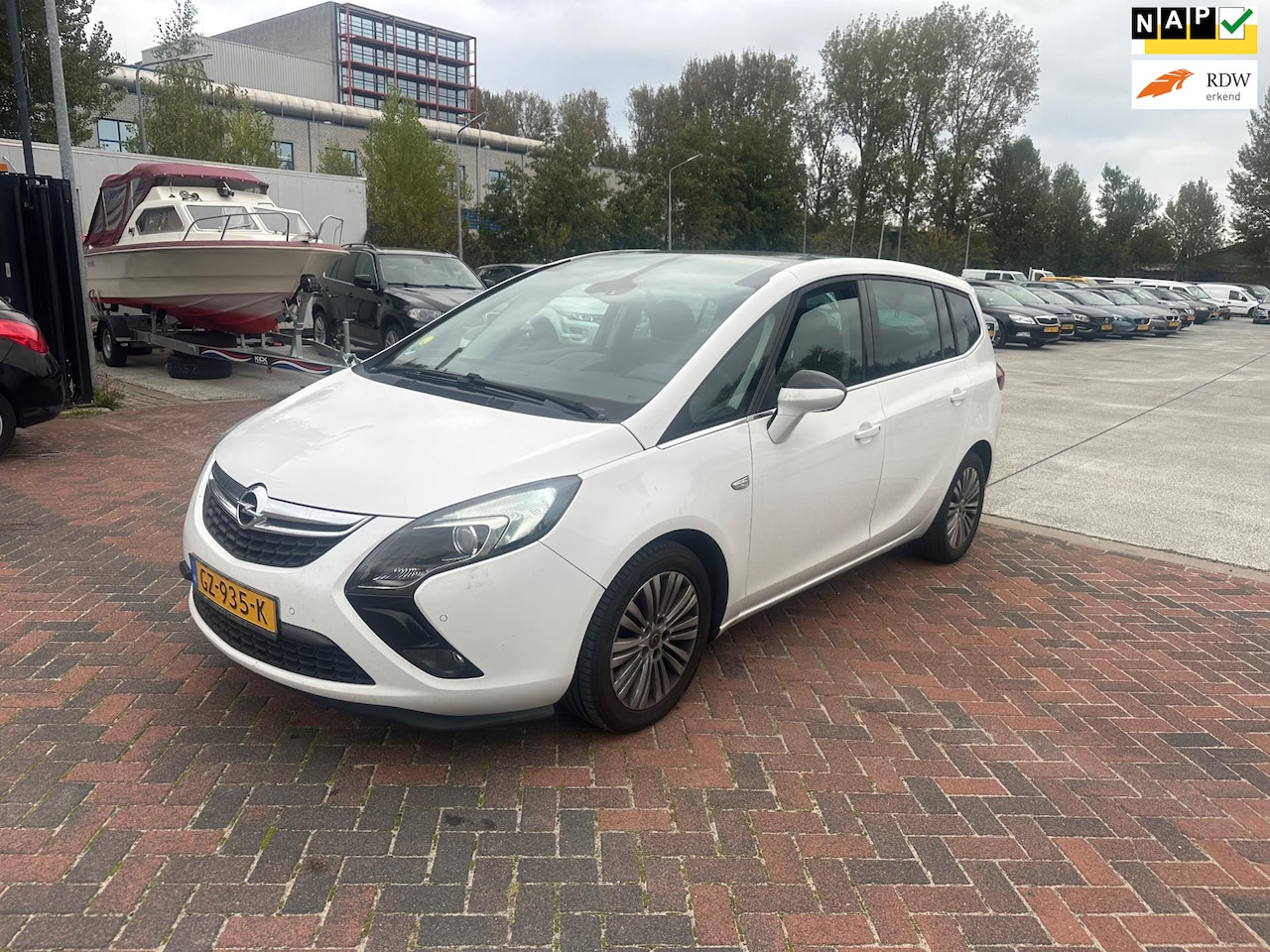 Opel Zafira Tourer - 1.6 CDTI Business+ 7p. Airco! PANO! 5-DRS! EURO6! - AutoWereld.nl