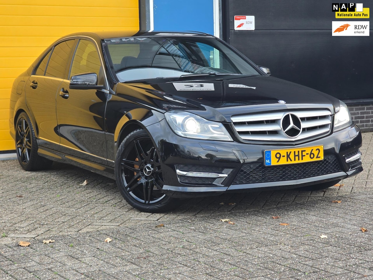 Mercedes-Benz C-klasse - 180 AMG 63 LOOK / NAP / AUT / Navi / Ecc / Cruise Control / F1 / AMG Uitlaten / Rode Gorde - AutoWereld.nl