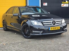 Mercedes-Benz C-klasse - 180 AMG 63 LOOK / NAP / AUT / Navi / Ecc / Cruise Control / F1 / AMG Uitlaten / Rode Gorde