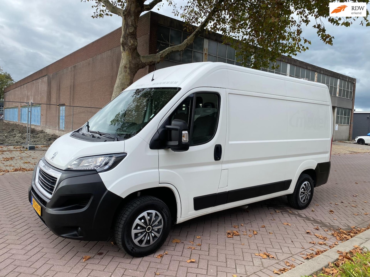 Peugeot Boxer - 333 2.2 BlueHDi 140 L2H2 Pro * 2019 * Euro6 * Airco * Cruise Control * 96KW=131PK * Camera - AutoWereld.nl