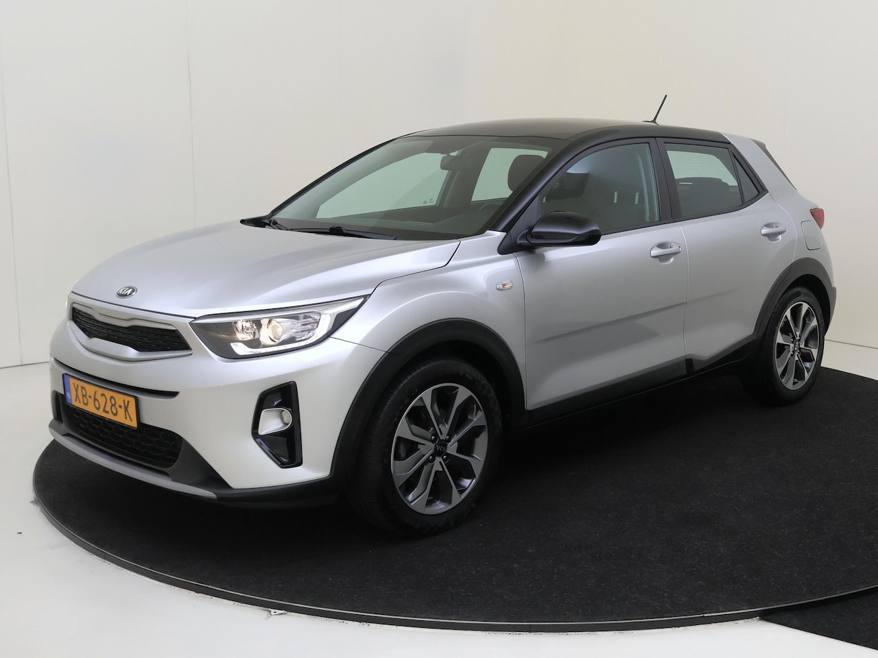 Kia Stonic - 1.0 T-GDi ComfortPlusLine Navigator | Navigatie | two tone | LM velgen | bluetooth - AutoWereld.nl