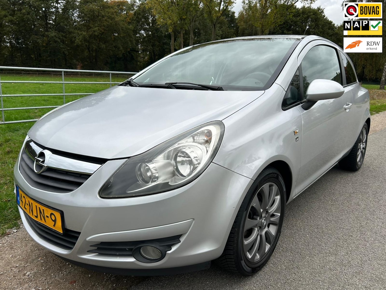 Opel Corsa - 1.4-16V '111' Edition airco trekhaak 1ste eigenaar - AutoWereld.nl