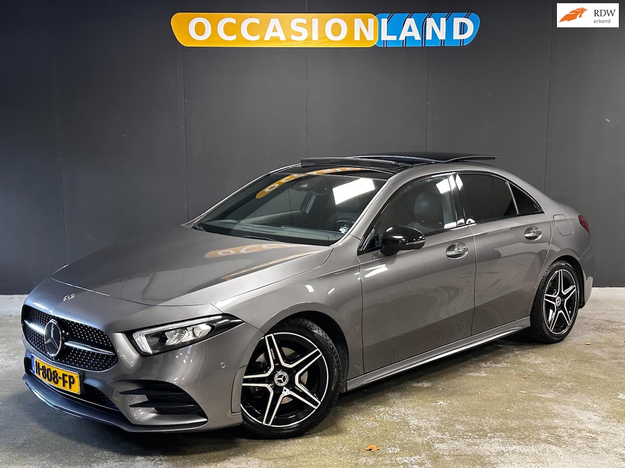 Mercedes-Benz A-klasse - 200 Launch Edition Premium|PANO|SFEER|KEYLESS|LED|STOELV|CAMERA|CARPLAY|CRUISE|NAVI|18INCH - AutoWereld.nl