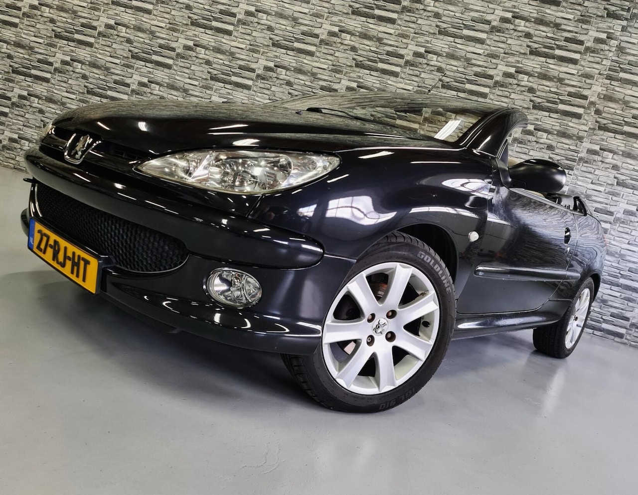 Peugeot 206 CC - 2.0-16V *PDC*Leder*Trekhaak*NL AUTO*NAP*! - AutoWereld.nl
