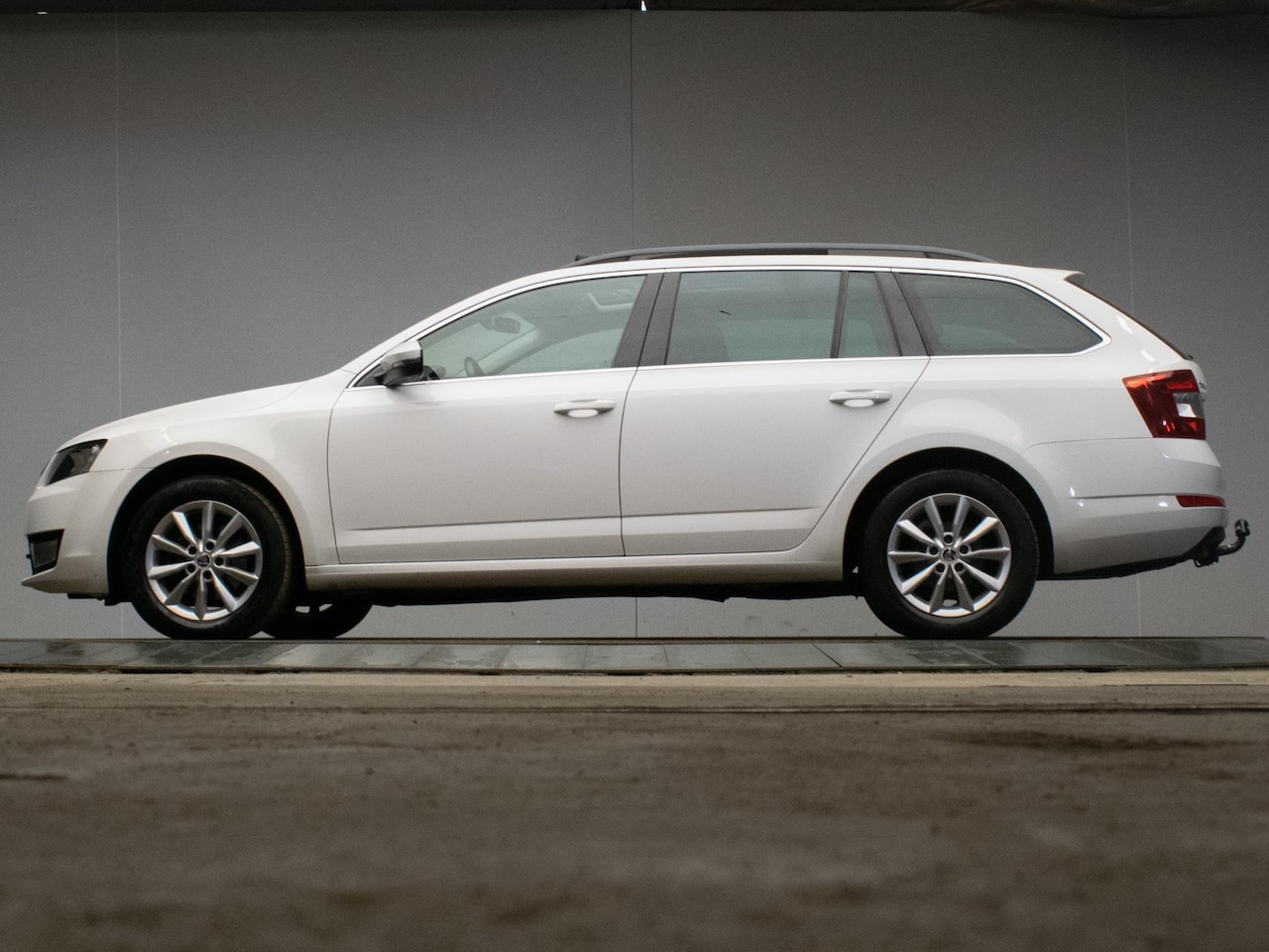 Skoda Octavia Combi - 1.0 TSI Greentech Ambition Business Sport (PANORAMADAK,NAVI,LED,GROOT SCHERM,SPORTSTOELEN, - AutoWereld.nl