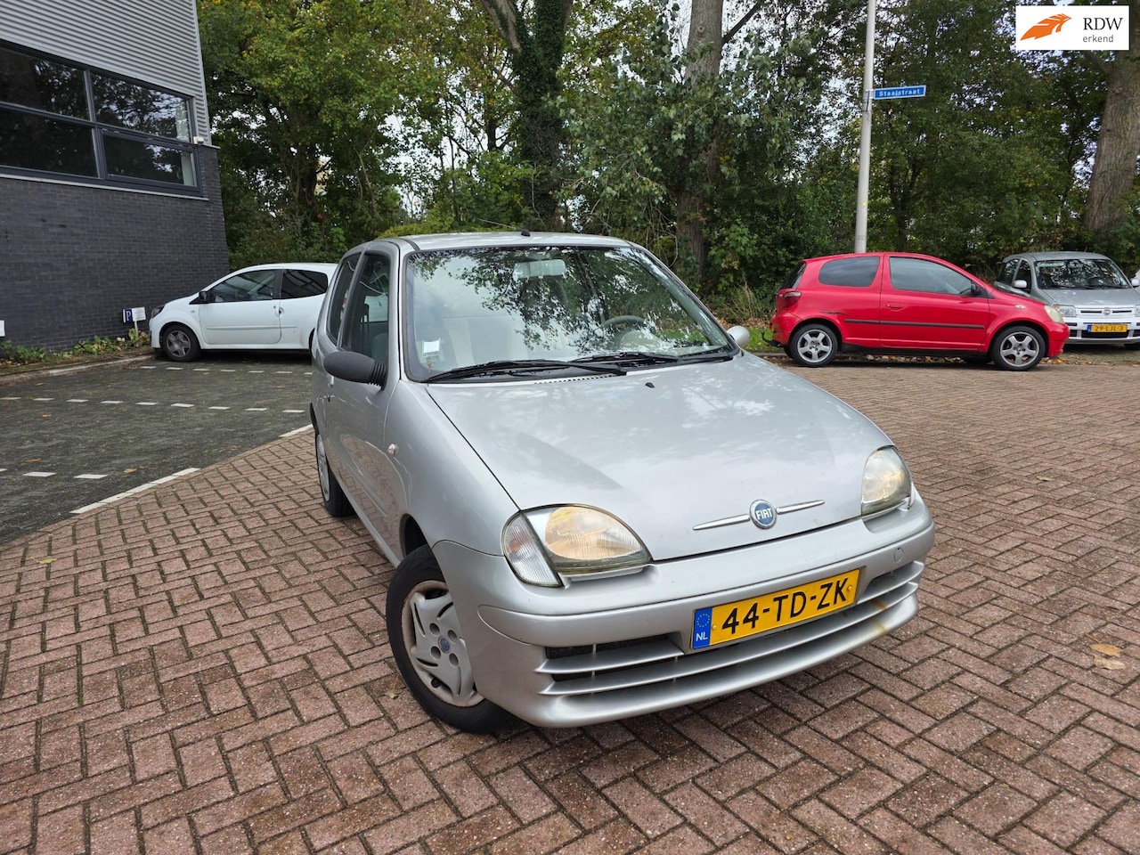 Fiat 600 - 1.1 Young elek-ramen rijdt en schakkelt goed - AutoWereld.nl