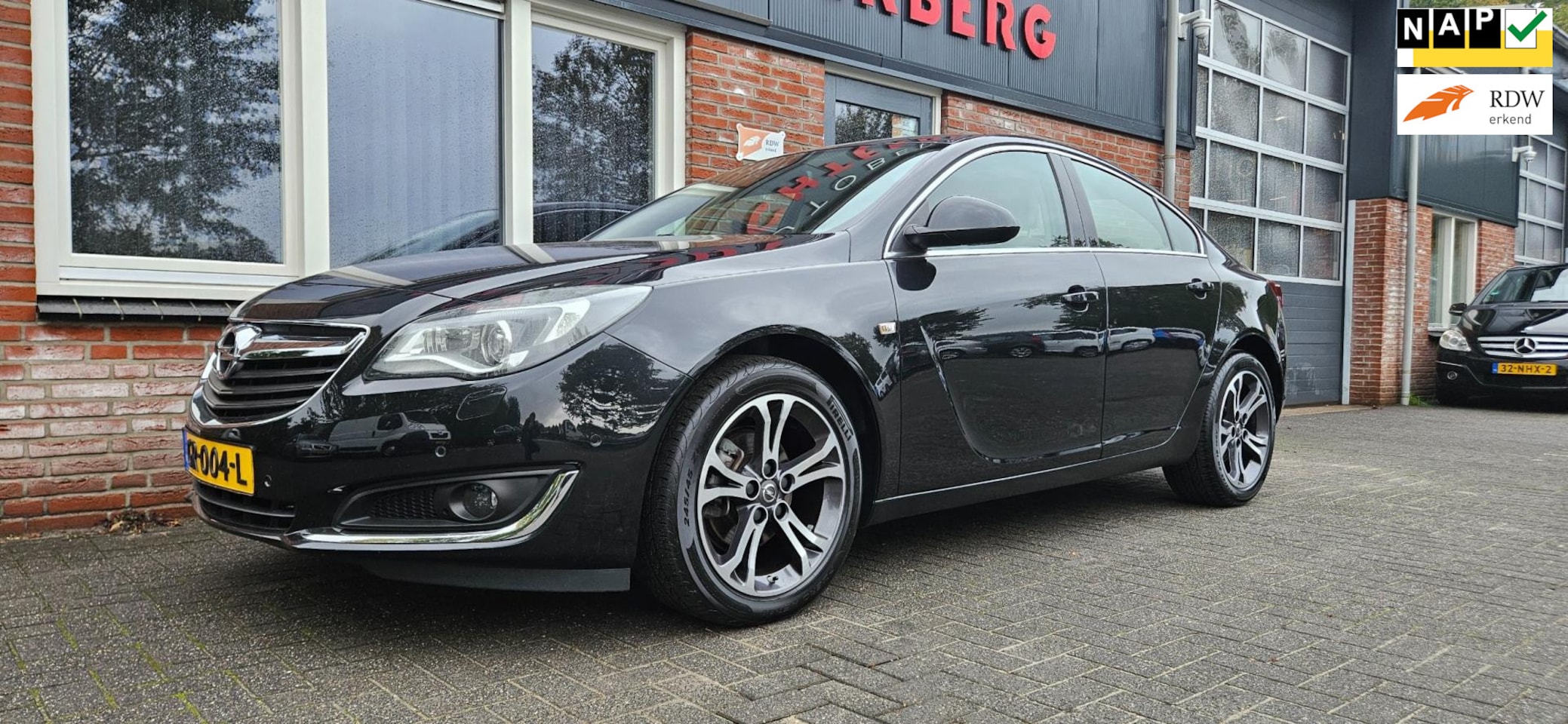 Opel Insignia - 1.6 T Cosmo Automaat! Xenon! 170PK! Leer! Camera! Navigatie! NAP! Nette Auto! - AutoWereld.nl