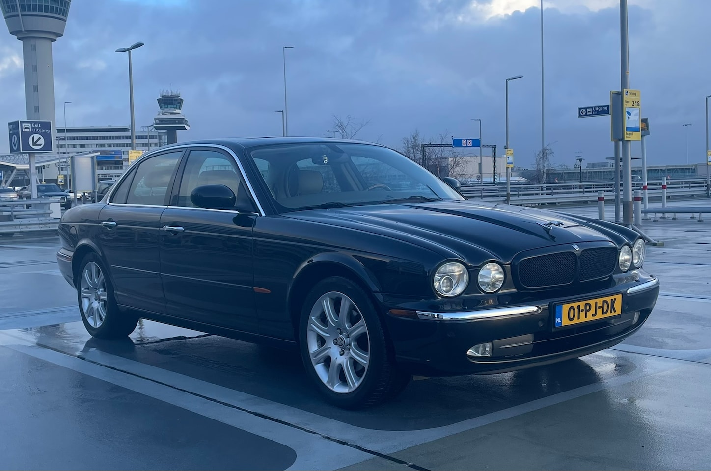 Jaguar XJ - 4.2 V8 Executive Jaguar XJ - 4.2 V8 (X350) 2004 Executive NL geleverd adpt. Cruise control NAP - AutoWereld.nl