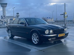 Jaguar XJ - 4.2 V8 Executive Jaguar XJ - 4.2 V8 (X350) 2004 Executive NL geleverd adpt. Cruise control NAP