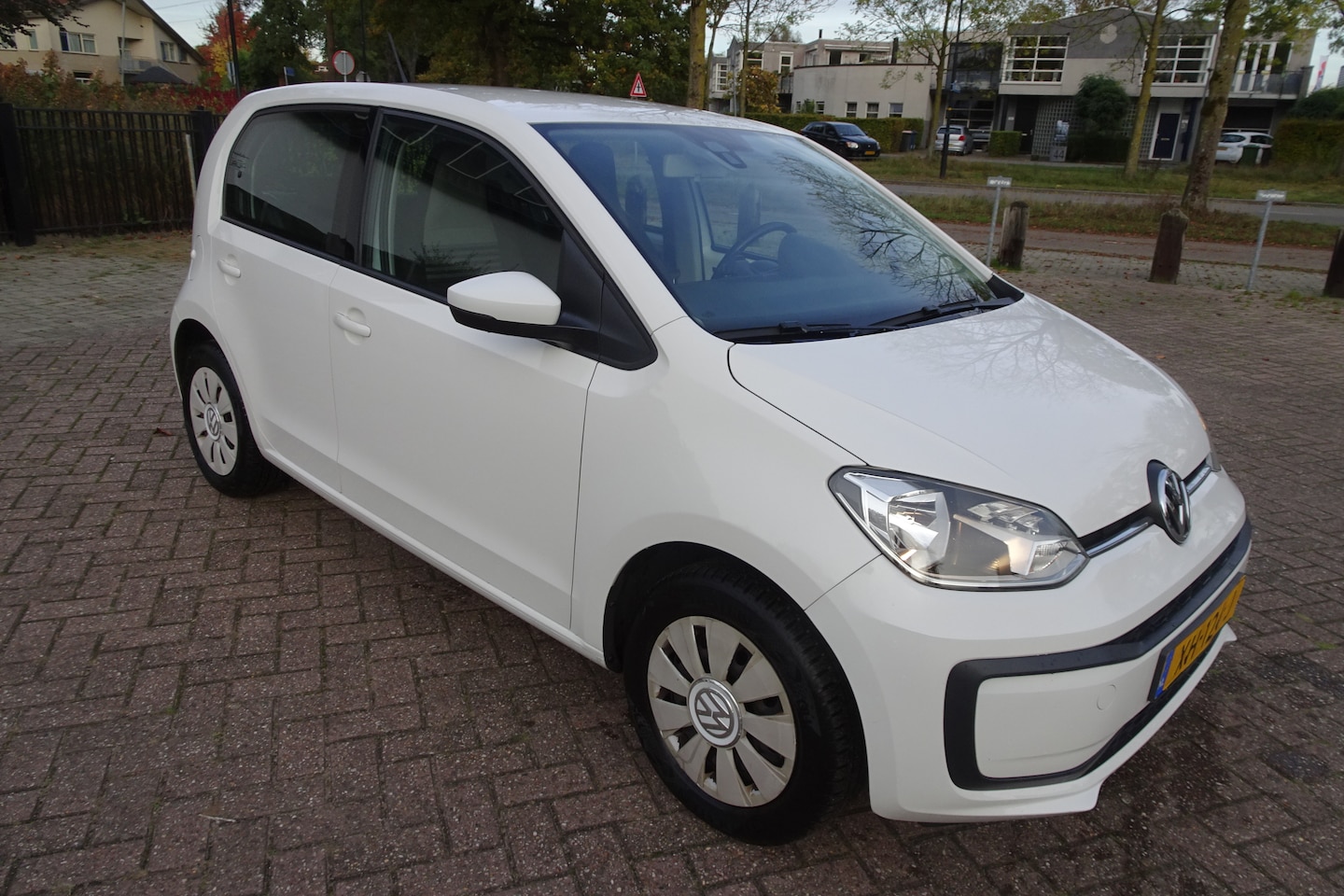Volkswagen Up! - 1.0 BMT move up! 5 Drs * AIRCO * Radio/Telefoon * Cruise control * Kamera * - AutoWereld.nl