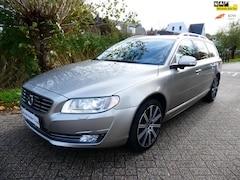 Volvo V70 - 200pk Automaat Leder Navi Xenon Trekhaak 1800kg. Youngtimer