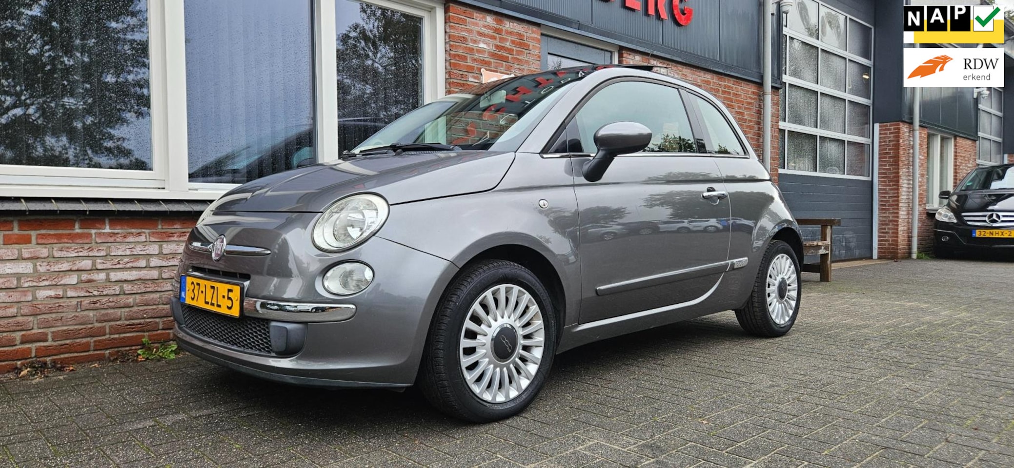 Fiat 500 - 1.2 Lounge Automaat! Panorama/Schuifdak! NAP! Airco! Leuke Auto! - AutoWereld.nl