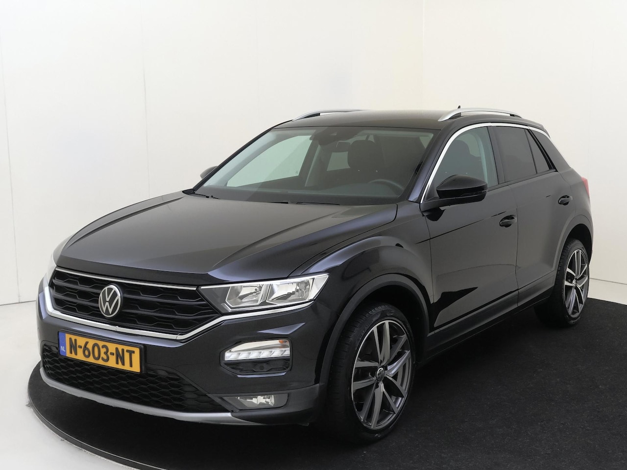 Volkswagen T-Roc - 1.0 TSI Style | Navigatie | Adaptieve cruise control | CarPlay | Parkeersensoren | Draadlo - AutoWereld.nl