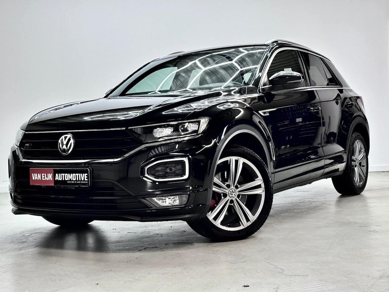 Volkswagen T-Roc - 1.5i 3x R-Line / Sport / Virtual / AdCruise / Carplay / El Koffer - AutoWereld.nl