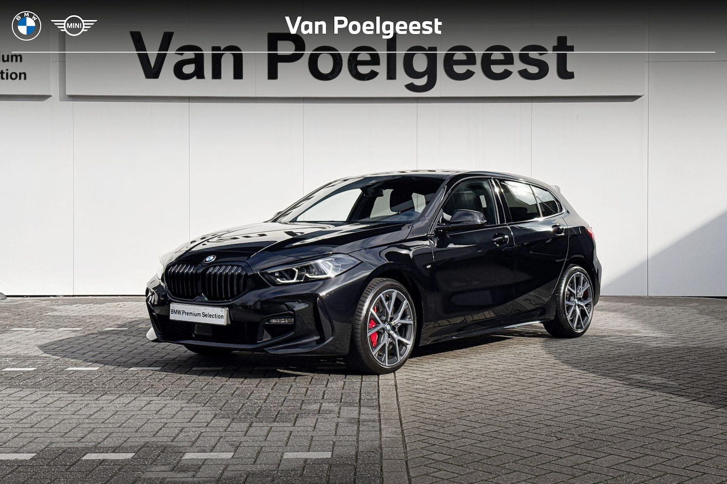 BMW 1-serie - 118i M Sport | Trekhaak | Voorstoelen verwarmd - AutoWereld.nl