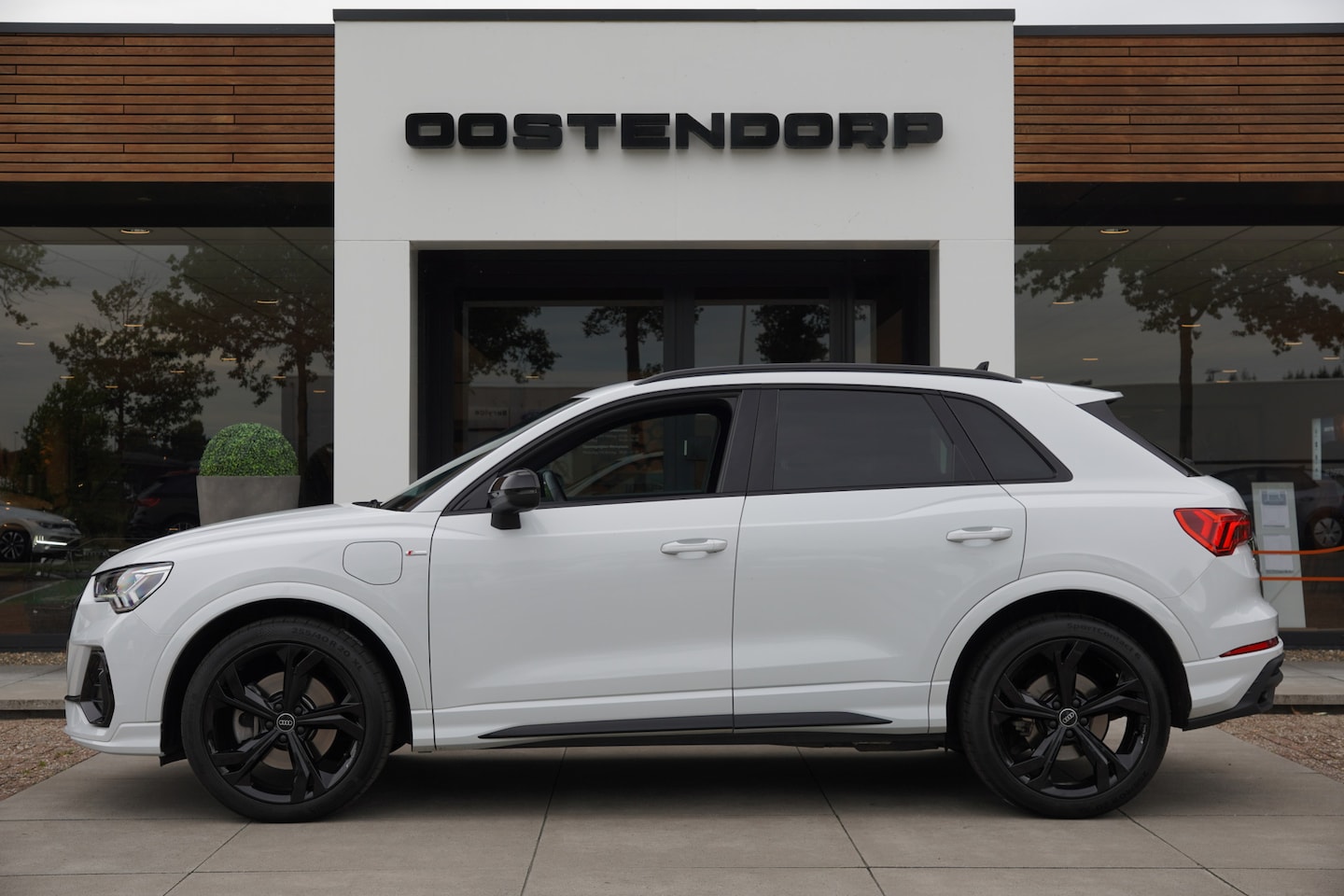 Audi Q3 - 45TFSIe/245pk S-Line|2023|20"Blackstyle|Matrix-LED|Keyless|Optik Schwarz|Cruise+ACC|Blinds - AutoWereld.nl