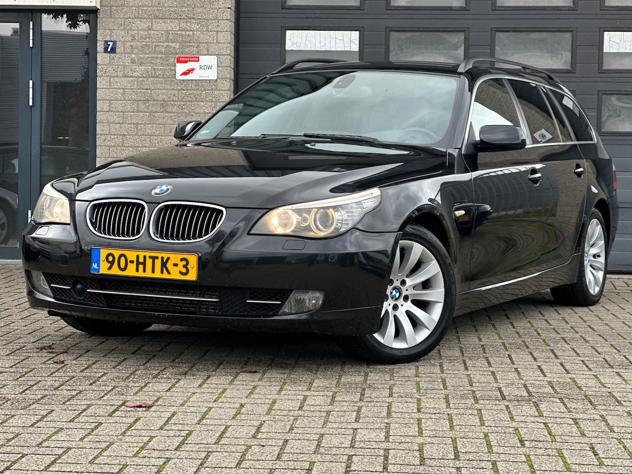 BMW 5-serie Touring - 535d / Adaptive Cruise Control / LOGIC 7 / Head up / Comfort Stoelen / Electrische Kofferk - AutoWereld.nl
