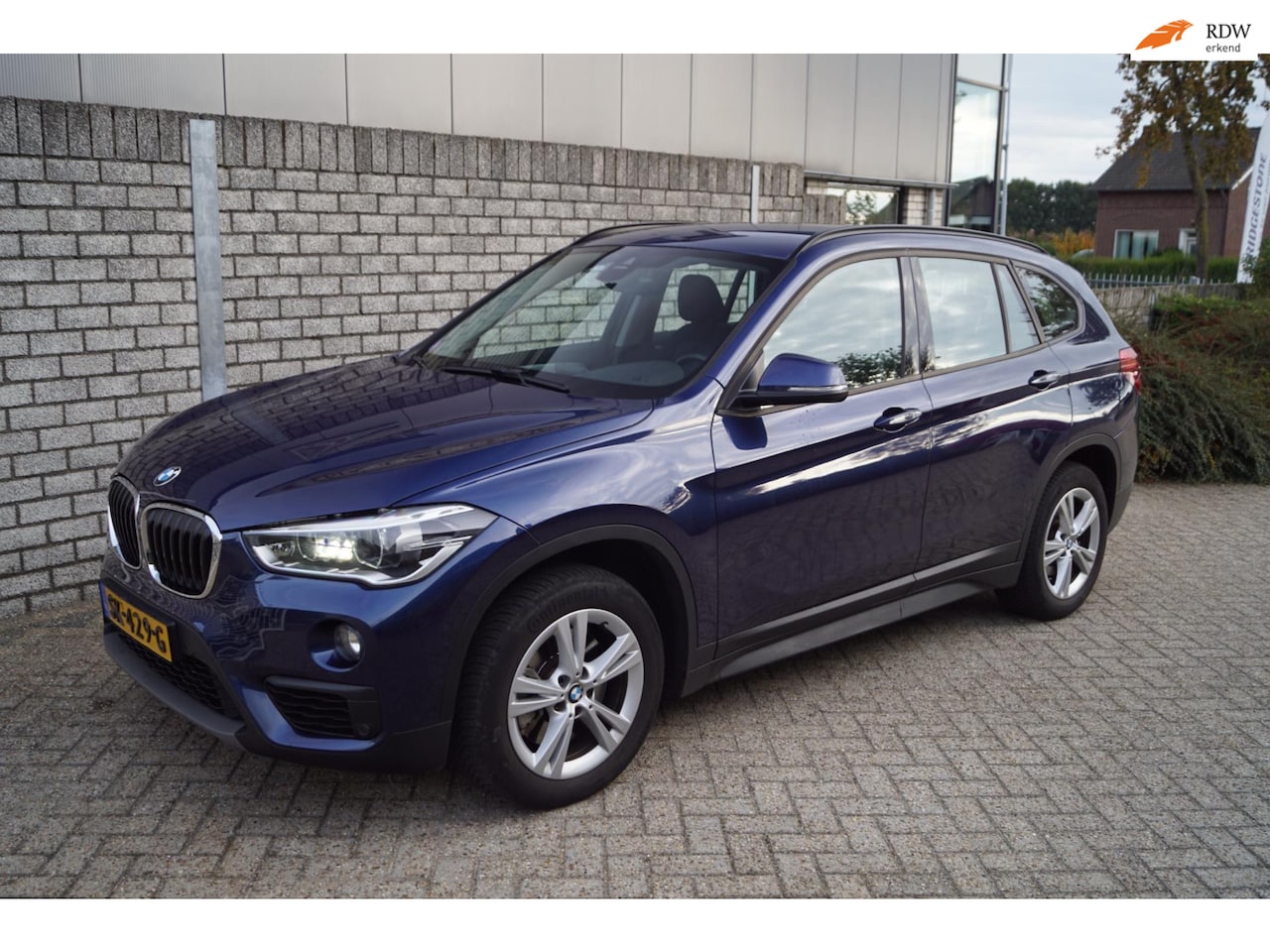 BMW X1 - SDrive20i Executive Autom Navi Clima Cruise LED Kopl Inparkeer Systeem PDC LMV Trekhaak EN - AutoWereld.nl