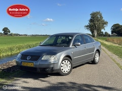 Volkswagen Passat - 1.9 TDI H5 Sportline Clima