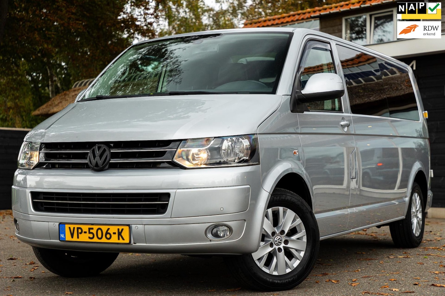 Volkswagen Transporter - 2.0 TDI 140 PK L2H1 DC Trendline 3 Zitplaatsen I Airco I Cruise I LM Velgen I Leder I Blue - AutoWereld.nl