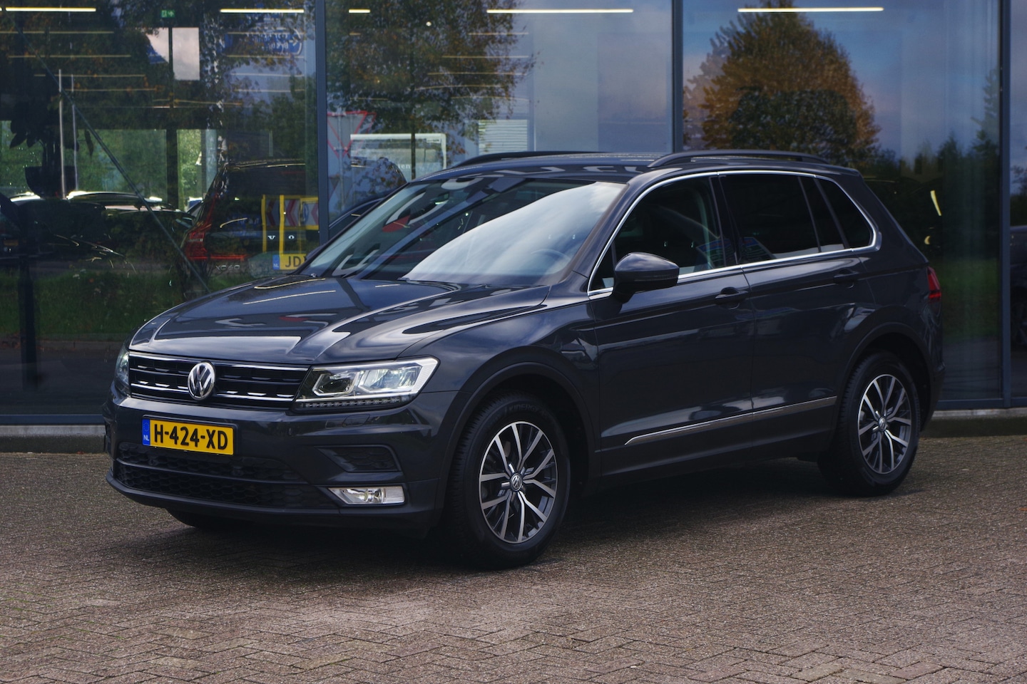 Volkswagen Tiguan - 1.4 TSI Connected Series 1.4 TSI 125 PK Connected Series, Trekhaak, Digitale Coockpit, LED, Stoelverwarming, Carpla - AutoWereld.nl