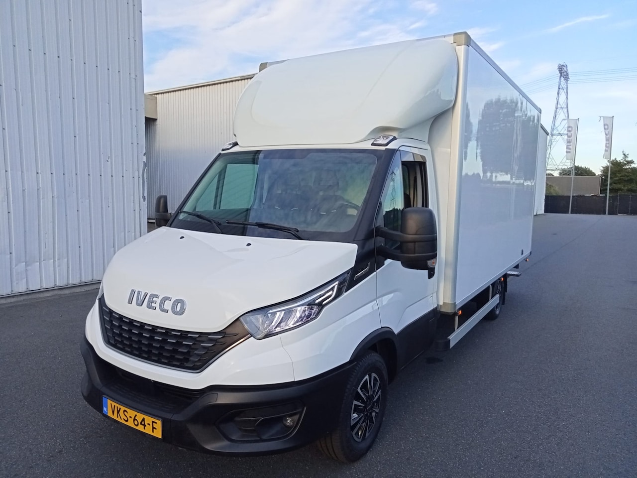 Iveco Daily - 35S16A8P 2.3 4100 Gesloten laadbak met achterdeuren luchtgeveerd - AutoWereld.nl