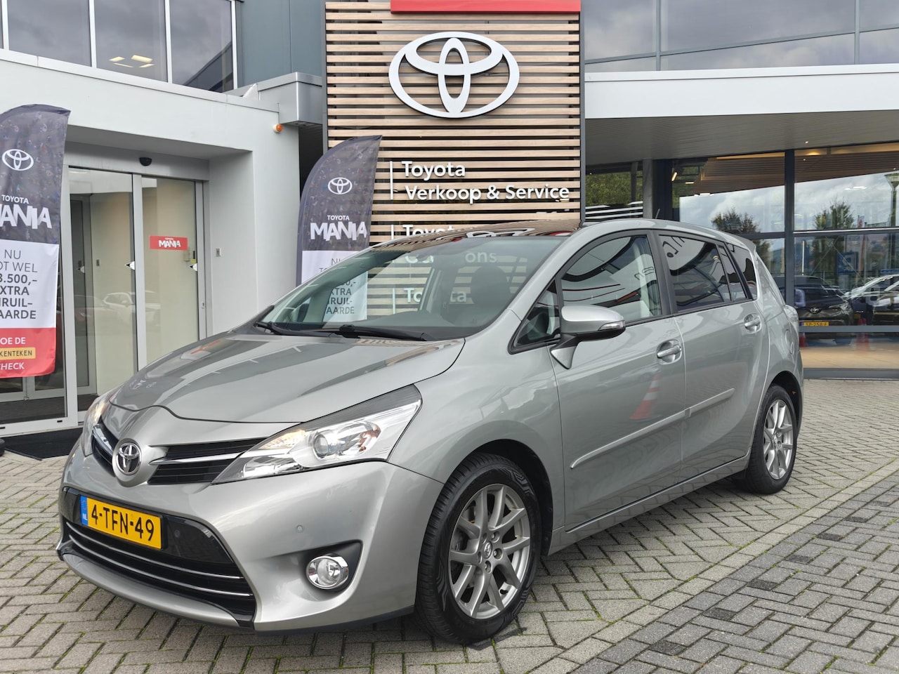 Toyota Verso - 1.8 VVT-i Business TREKHAAK ALL-SEASON NAVI PANODAK PARK-SENSOREN LM-VELGEN - AutoWereld.nl
