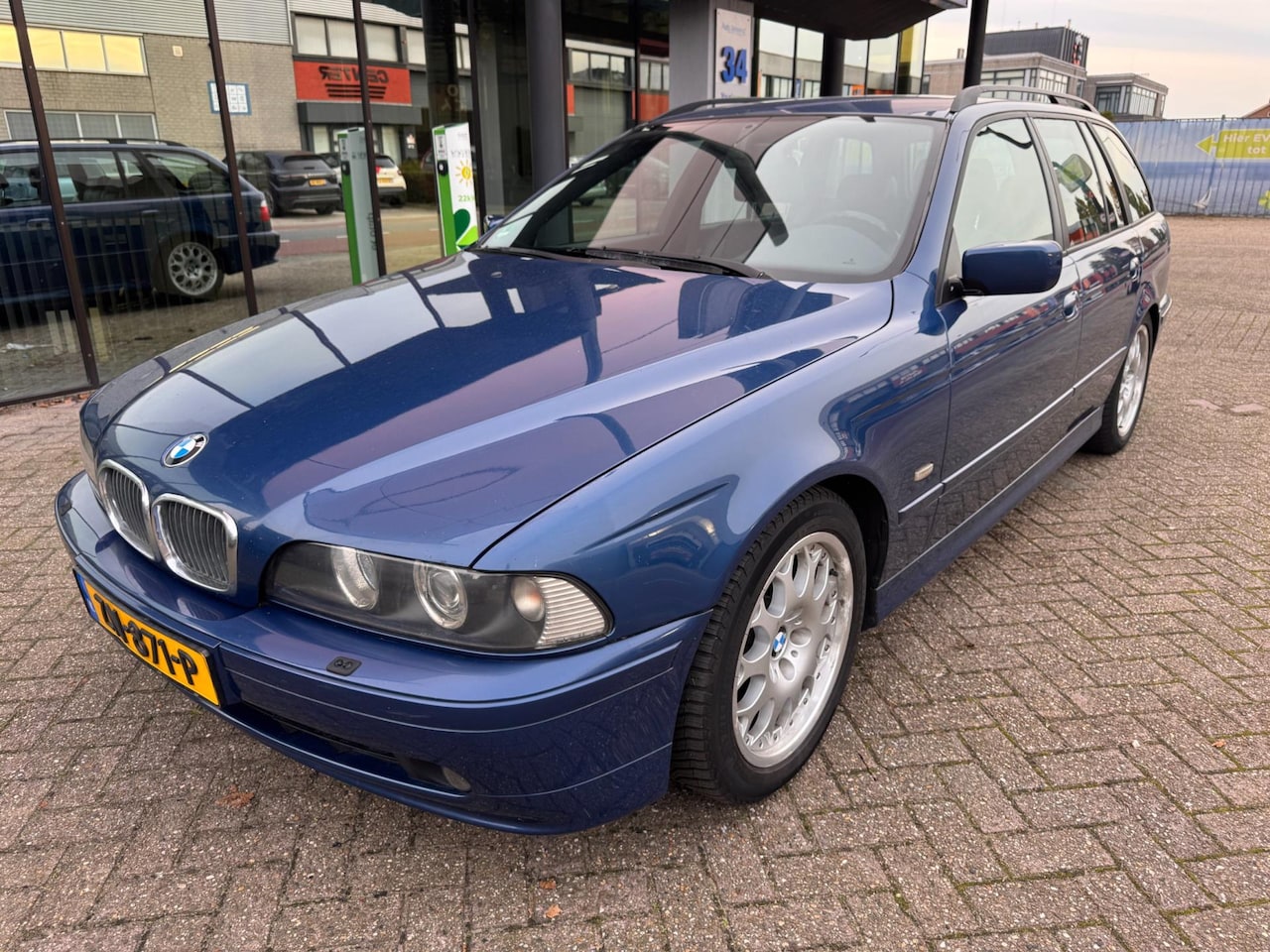 BMW 5-serie Touring - 520i / Half leder / Trekhaak - AutoWereld.nl
