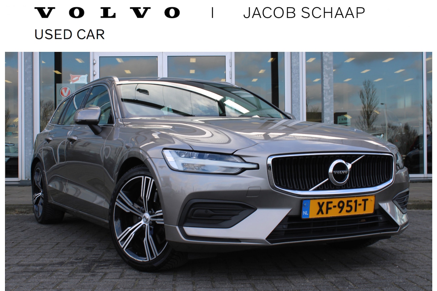 Volvo V60 - T5 Automaat Momentum | Verw. Voorstoelen | PDC V+A | El. Trekhaak | AppleCarplay | 19" LMV - AutoWereld.nl