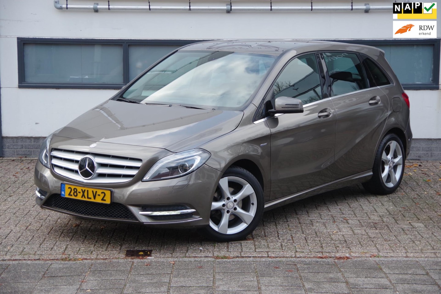 Mercedes-Benz B-klasse - 180 Ambition / NL Auto/ Nieuwstaat/ - AutoWereld.nl