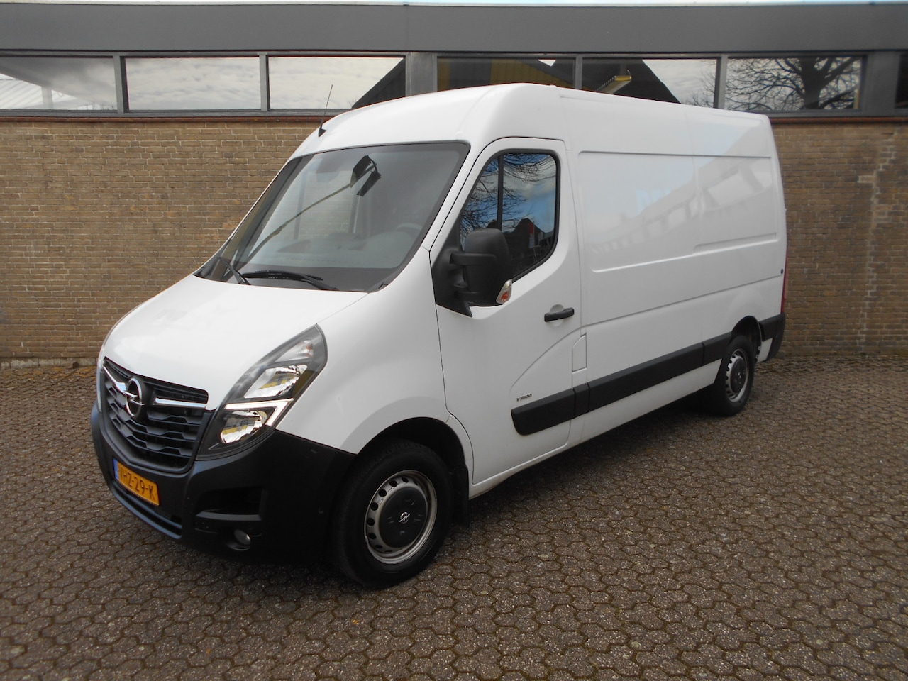 Opel Movano - GB 2.3 CDTi 150pk L2H2 Navi / Haak / Camera / ECC - AutoWereld.nl