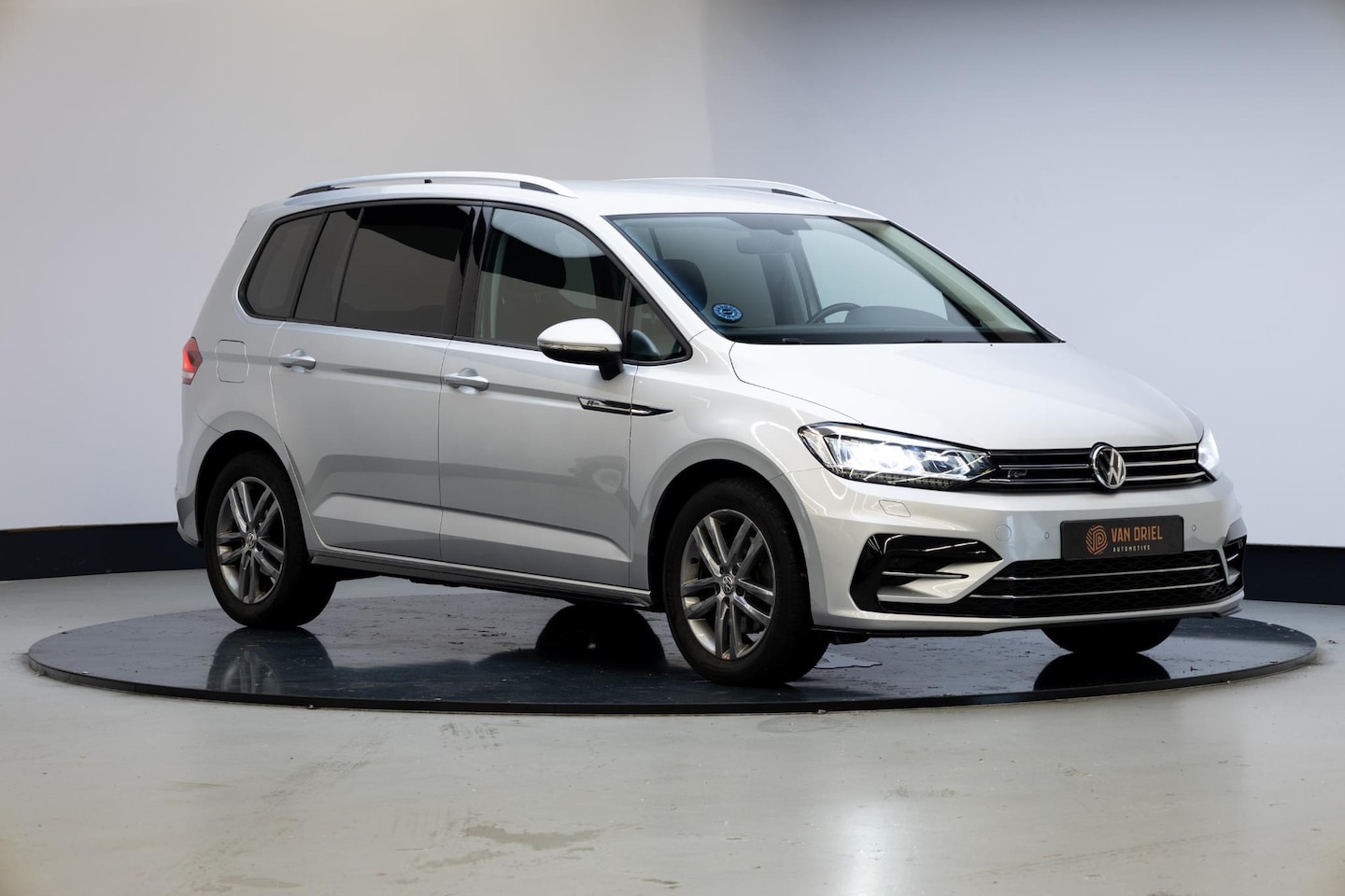 Volkswagen Touran - 1.5 TSI Highline Business R 7p 1.5 TSI Highline Business R 7p | Trekhaak | - AutoWereld.nl