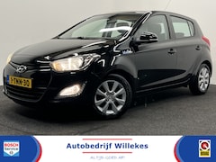 Hyundai i20 - 1.2i i-Deal | NAVIGATIE | TREKHAAK | BLEUTOOTH | AIRCO |