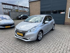 Peugeot 208 - 1.4 VTi Allure// Nieuwe Distributie