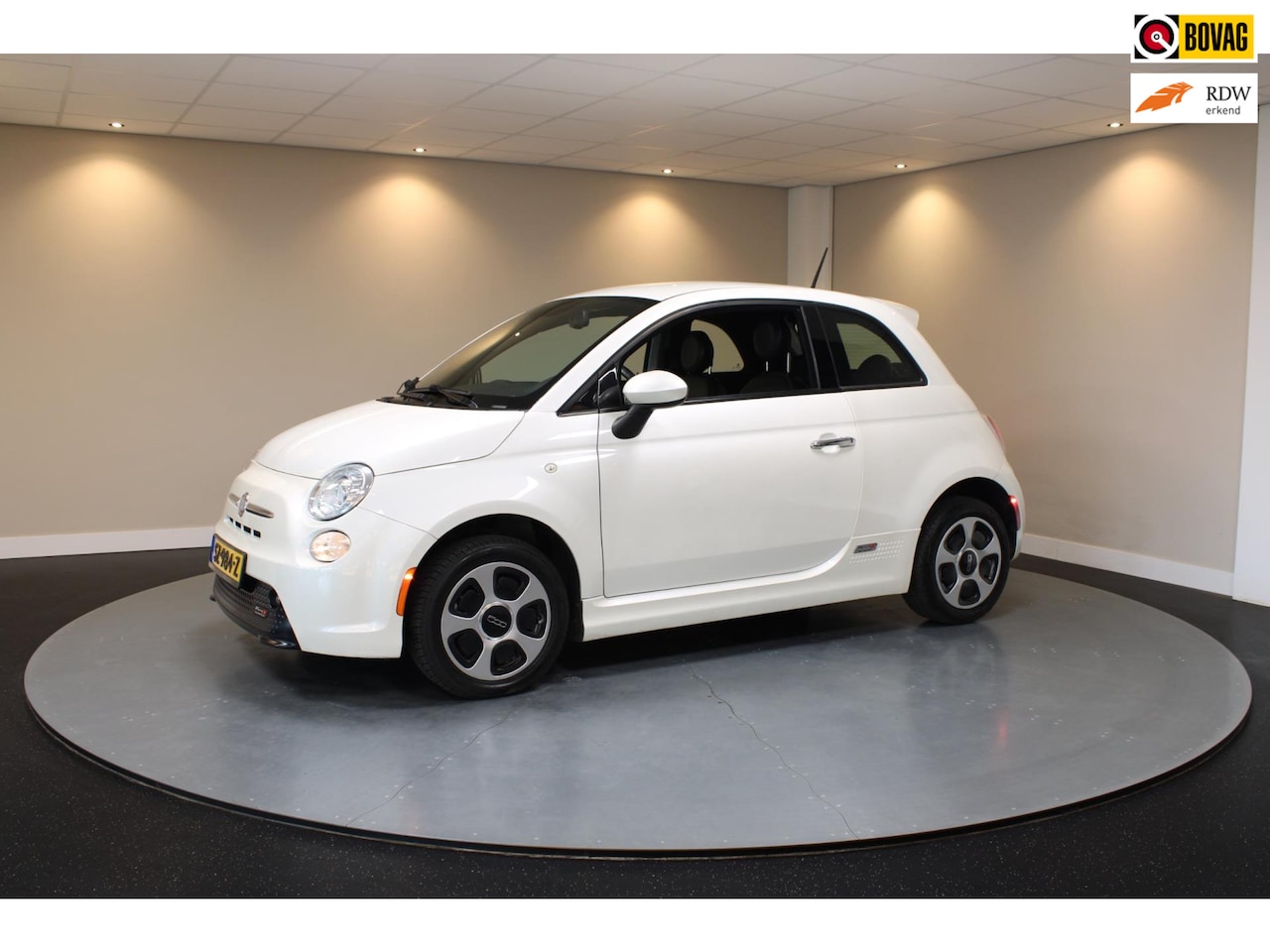 Fiat 500e - *All-seasons* Stoelverwarming|Cruise|PDC|Parelmoer - AutoWereld.nl