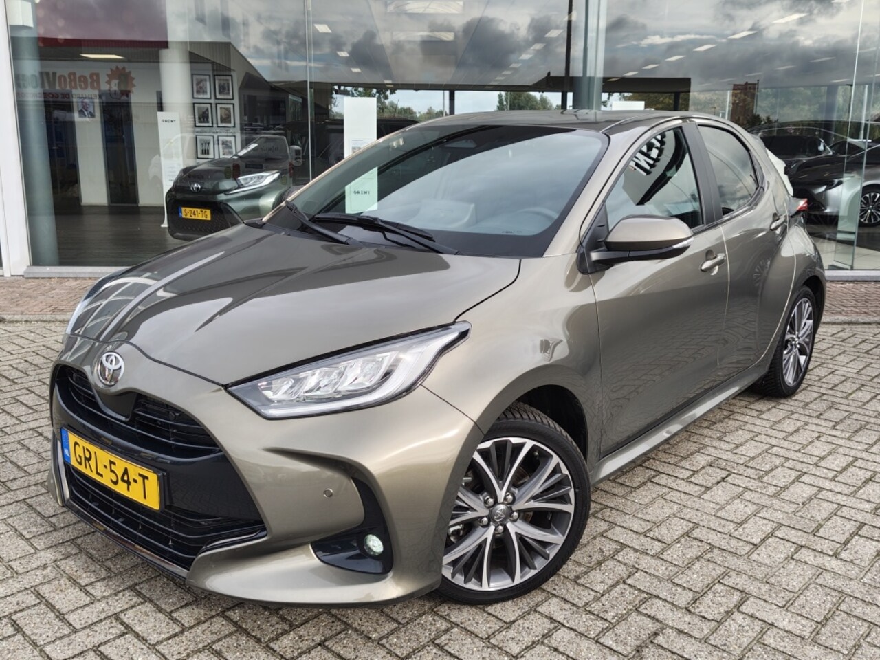 Toyota Yaris - 1.5 Hybrid 130 Executive | NL Auto | Sensoren v/a | Stoel & Stuu - AutoWereld.nl