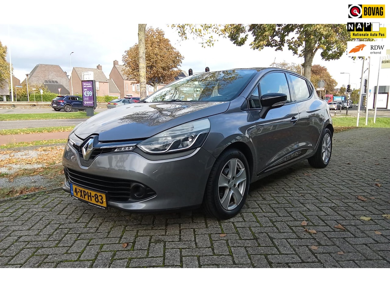 Renault Clio - 1.2 Expression automaat/navigatie/cruise - AutoWereld.nl